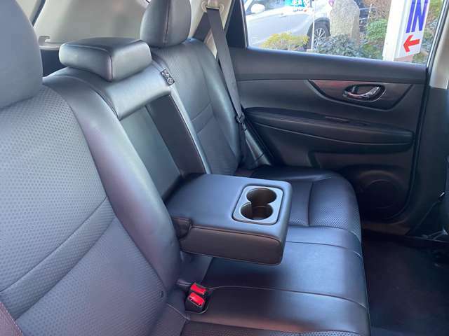 車内のメインとなるシートがきれいに保たれていることで印象が明るくなりクリアな印象の室内です！