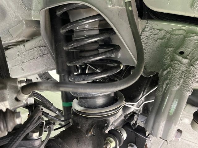 お車を安心してお乗りいただく為には、足回りの定期点検が欠かせません。サービスサポート（有償保証）では無料点検もご提供しており、安心のカーライフをお過ごしいただけるサポート体制が整っています。