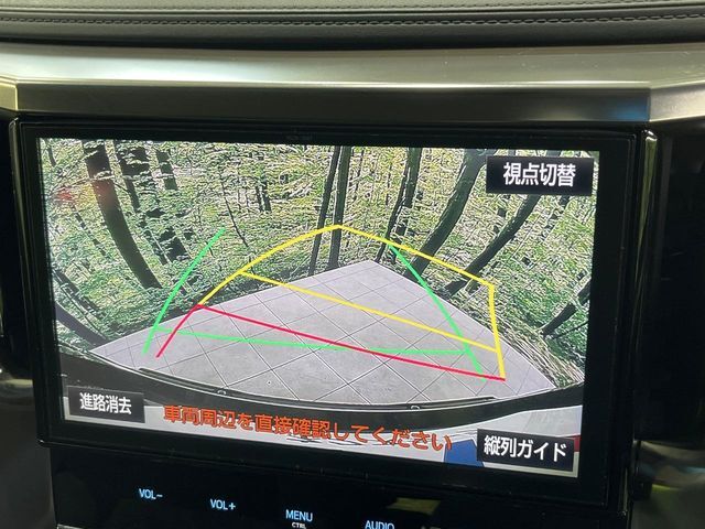 【バックカメラ】駐車時に後方がリアルタイム映像で確認できます。大型商業施設や立体駐車場での駐車時や、夜間のバック時に大活躍！運転スキルに関わらず、今や必須となった装備のひとつです！
