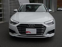Audiデザインの特徴であるシングルフレームグリルが存在感を主張します。