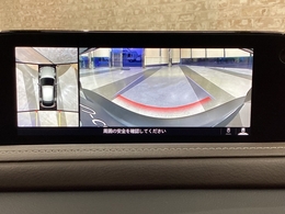 狭い場所での駐車やすれ違いなどでより的確な運転操作に役立つ360°ビューモニターが装備されています。