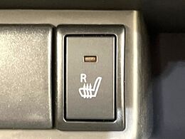 【シートヒーター】寒い日に重宝するシートヒーター！エアコンより早く温まってくれるので寒がりの人も安心ですね♪エアコンの温風は乾燥するから苦手、という方にもをおすすめです。