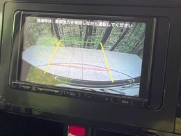 【バックカメラ】駐車時に後方がリアルタイム映像で確認できます。大型商業施設や立体駐車場での駐車時や、夜間のバック時に大活躍！運転スキルに関わらず、今や必須となった装備のひとつです！