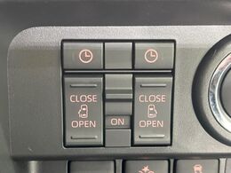 【両側パワースライドドア】スマートキーや運転席のスイッチで後席両側スライドドアの開閉が可能♪電動だから力を入れてドアを開ける必要が無く、小さなお子様でも簡単に開け閉めでき快適です♪