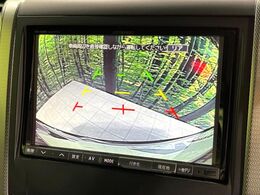 【バックカメラ】駐車時に後方がリアルタイム映像で確認できます。大型商業施設や立体駐車場での駐車時や、夜間のバック時に大活躍！運転スキルに関わらず、今や必須となった装備のひとつです！