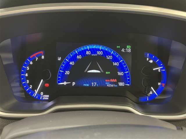 トヨタ認定中古車には1年間走行距離無制限の『ロングラン保証』がついています。年式は問わず、全国約5,000ヶ所のトヨタのお店で保証修理を受けることができます。