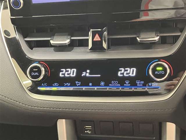【左右独立温度コントロールオートエアコン】左右で設定温度を変えることが出来ます！運転席は冷えた風・助手席優しい温度の風など、同乗する方に合わせることが可能です。
