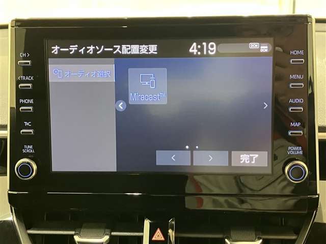 【ディスプレイオーディオ】スマホをクルマとつなぐだけで、おなじみのアプリをディスプレイオーディオ上で気軽に使えるようになります。ハンズフリー通話や各種機能を音声操作できるので、運転中でも安心♪