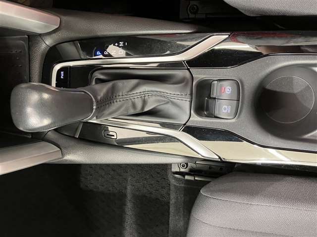 トヨタ認定中古車には1年間走行距離無制限の『ロングラン保証』がついています。年式は問わず、全国約5,000ヶ所のトヨタのお店で保証修理を受けることができます。