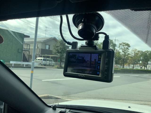 前後ドライブレコーダー付いていますので安心ですよ！