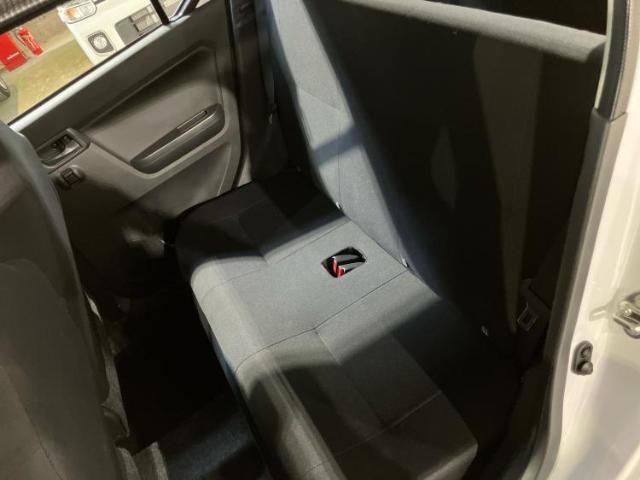 WECARSでは各商談席に大型モニターをご用意しております！見やすい大画面でゆったりと全国の在庫をご覧いただけます！是非ご来店お待ちしております！