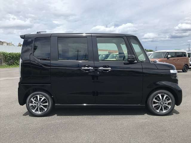 【軽の森泉大津店】に掲載されていないお車でも、ご希望の車種やお好みの色・グレードを仰って頂いたらお取り寄せも可能です！ お気軽にご相談下さいませ★