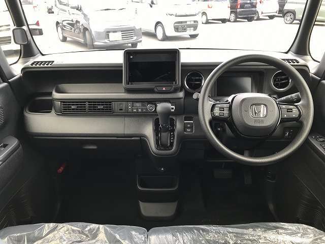 万が一に備えての代車も完備！代車にもナビやETC、バックカメラを装着！！さらに、無料貸し出し！