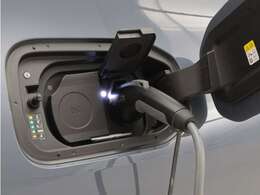 電気エンジンならではのレスポンスと加速フィールの凄まじさと、環境に負荷を与えないゼロ・エミッションの走りを存分にご堪能ください。