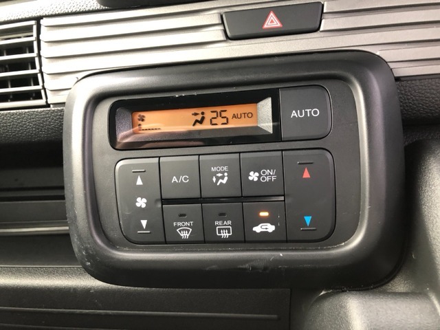 【オートエアコン】ボタン一つで室内温度を自動で調節してくれて、快適です♪