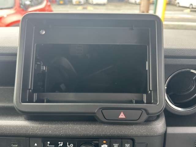 ★カーナビ本体￥49,000円～工賃￥17,000円（取付キット等含む）で取付できます。お客様に必要なカーナビも、当店取り扱いカーナビ10種類の中からご提案いたします！
