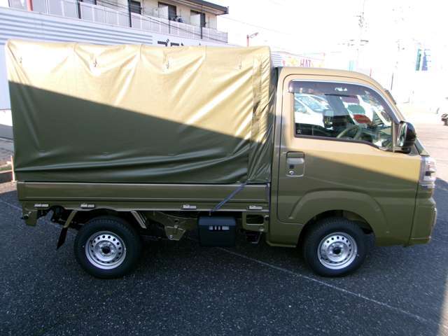 全天候型スペースもございますので、天候を気にせずにお目当てのお車をご覧頂けます！