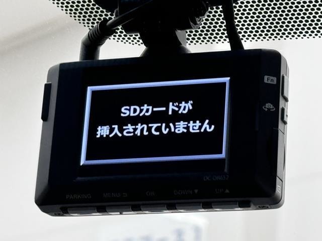 ドライブレコーダー装備してますよ。　思いでの記録や万が一の時の記録にも便利ですね。