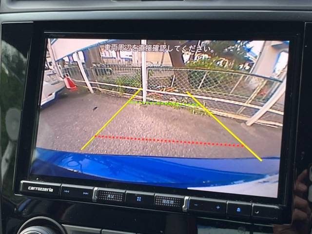 【バックカメラ】駐車時に後方がリアルタイム映像で確認できます。大型商業施設や立体駐車場での駐車時や、夜間のバック時に大活躍！運転スキルに関わらず、今や必須となった装備のひとつです！