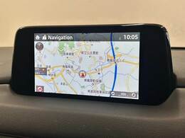 【純正ナビ】一体感のあるナビは、高級感ある車内を演出してくれます。Bluetooth再生などオーディオ機能も充実しておりますので、運転もより楽しめます♪