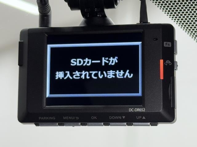 ドライブレコーダー装備してますよ。　思いでの記録や万が一の時の記録にも便利ですね。