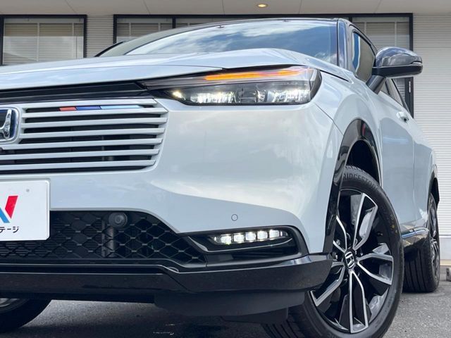 【シーケンシャルターンランプ付きLEDヘッドライト】人気の『流れるウィンカー』付きのLEDヘッドライトを装備♪高級感はもちろん、点灯時は存在感たっぷりで他車からも認識されやすく安心です。