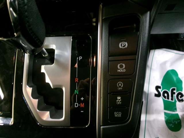 横滑り防止装置が自動車の旋回時における姿勢を安定させてくれます