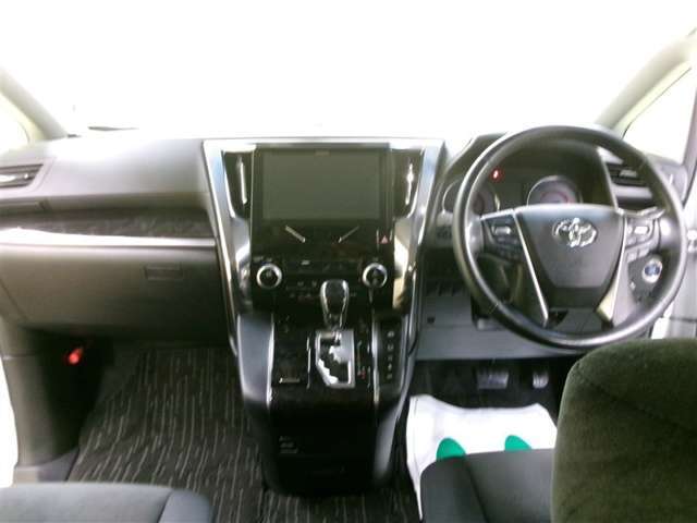 フロントシートは取外して高温スチームで洗浄除菌、エンジンルームも洗浄・コーティングでピカピカです。