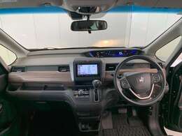 見通しの良い運転席回りとなっておりますので安心して運転をして頂けます！窓が大きいので明るく開放的な室内です