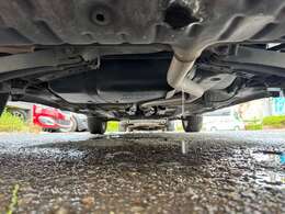 下回り・足回りの状態も錆や腐食等見受けれずとても綺麗な状態でございます♪当店は東北にお店を構えておりますが車両の下回りの状態は入念にチェックしておりますので安心してお買い求めくださいませ♪