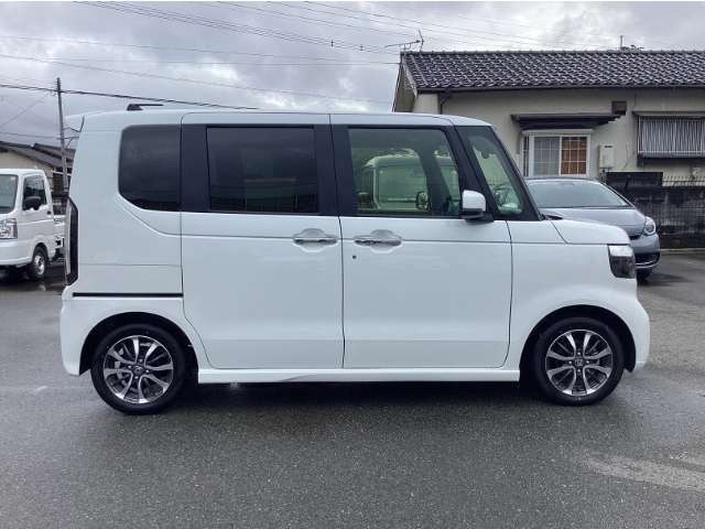 現車を見に来れないお客様には、車両状態の詳しい情報をお電話・メールにてご連絡致しております。スマートフォン、パソコンがあればリアルタイムでの対面にて映像で確認対応できます！