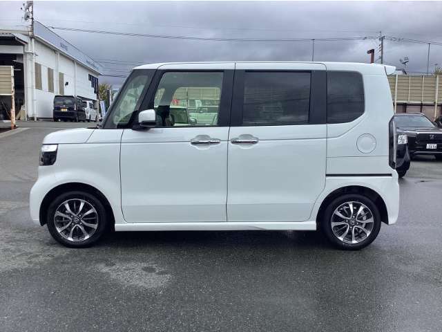 「ディーラーは新車しか置いてないから・・」「中古探しはあまり相手にしてもらえないんじゃ・・」そんな心配はご無用です☆豊富な在庫と幅広い専門知識でご案内！担当　岡田、野見山までご相談下さい♪