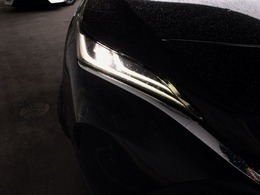 【LEDヘッドライト】大光量で夜道や雨の日の安心感を高めるLEDヘッドライト。周囲の明るさに応じて自動点灯・消灯/ライトの消し忘れも防げるオートライトコントロール付！