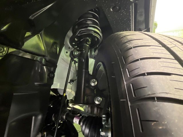 お車を安心してお乗りいただく為には、足回りの定期点検が欠かせません。サービスサポート（有償保証）では無料点検もご提供しており、安心のカーライフをお過ごしいただけるサポート体制が整っています。