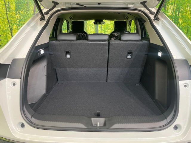 普段のお買い物や通勤、送迎等に十分な荷室スペースを確保しております。セカンドシートを倒すと、大きな荷物の積載も可能です♪