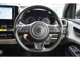 ステアリングスイッチでオーディオ操作も楽々♪