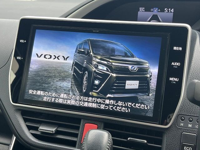 【10.5インチナビ】高級感とインパクトのある大画面ナビを装備。各種オーディオ操作はもちろん、スマホ連携もできる利便性の高いナビです♪