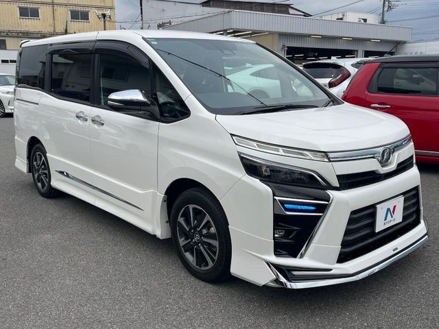 大好評のボディコーティング「弾スプラッシュコート」もご納車までに施工可能。通常のガラスコートと異なる、耐久年数6年の無機質ガラスコーティングが、ボディをキレイな状態に保ってくれます。