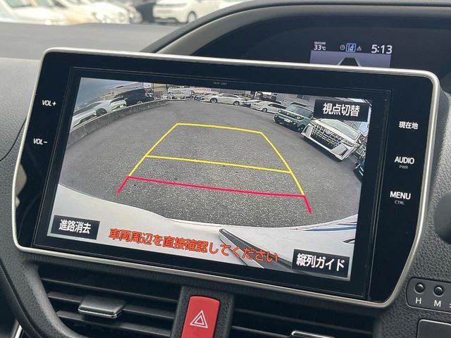 【バックカメラ】駐車時に後方がリアルタイム映像で確認できます。大型商業施設や立体駐車場での駐車時や、夜間のバック時に大活躍！運転スキルに関わらず、今や必須となった装備のひとつです！