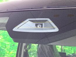 【スズキ　セーフティサポート】走行中に前方の車両等を認識し、衝突しそうな時は警報とブレーキで衝突回避と被害軽減をアシスト。より安全にドライブをお楽しみいただけます。