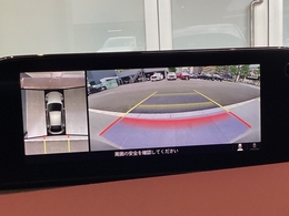 狭い場所での駐車やすれ違いなどでより的確な運転操作に役立つ360°ビューモニターが装備されています。