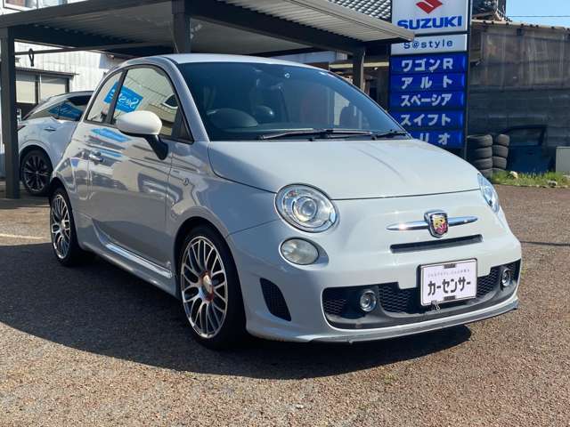 展示車両の中にはアフター保証対象車両を数多く取り揃えており、一年間から三年間（別途）まで走行距離無制限の保証を全国どこのディーラーでも保証を受けられます。