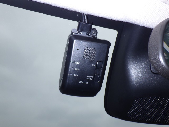 ◆◆『ドライブレコーダー』動画を残すことで万が一の事態に遭遇した時の必須アイテムです！急ブレーキ・急ハンドルが起こった際、自動で記録が上書きされずに保存され、後でPC等で確認出来ます。