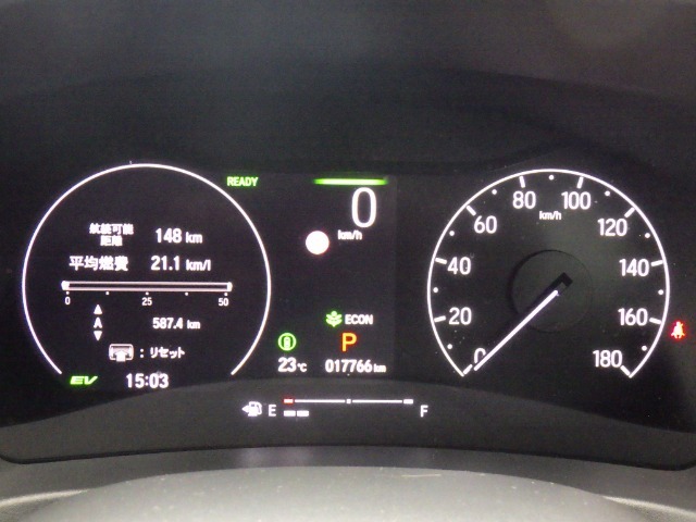 メーターも見易いレイアウトなので安心ドライブをサポートします☆