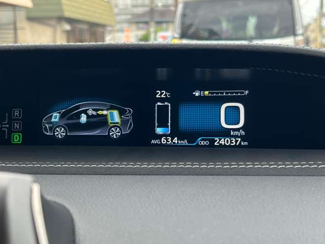 中古車を購入する際で大事な基準となる一つが走行距離。こちらのプリウスPHVはたったの2.5万キロです！もちろん機関も良好です☆これから長く付き合っていく一台ですので走行距離の少なさは魅力です★