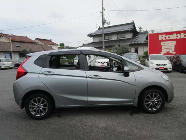 全国販売実績多数あります！遠方にお住まいのお客様でも安心してお車をご購入いただけますように努めております！可能な限り迅速且つ丁寧な対応をいたします！