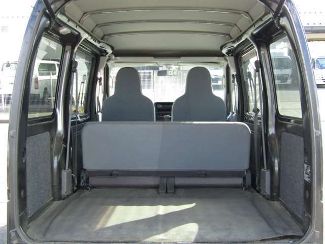 当社にてタイヤ交換も承っております●新品タイヤから中古タイヤやスタッドレスタイヤ等も当社でお安く承りますよ●もちろん社外アルミホイールの取付も承っております●お気軽に当店スタッフまでご相談下さいね●