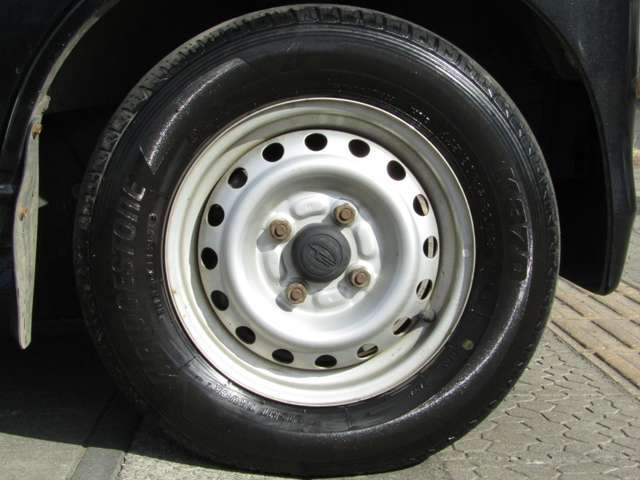 お車のカスタムや外装磨き、板金作業、各種新品部品や中古部品もお探しします●あいおい損保代理店●任意保険の取扱いも御座います●上級資格者が常駐●無料お見積り●加入者はロードサービス付●詳細は当社まで●