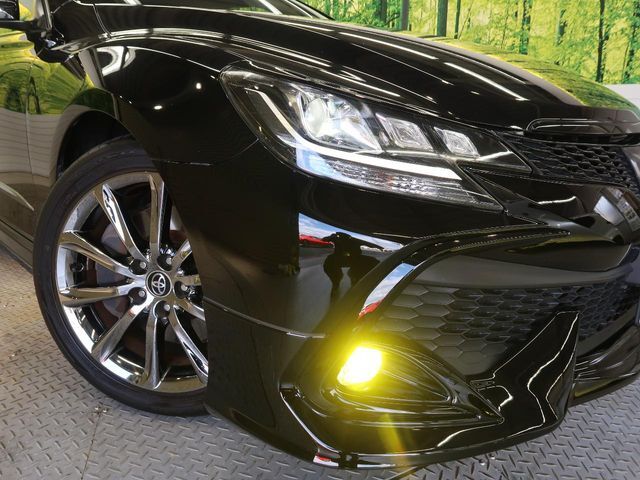 【LEDヘッドライト】悪天候や夜間走行時も良好な視界を確保し安心して運転できる高輝度LEDヘッドライトを装備！点灯速度が早く、消費電力も抑えられています。