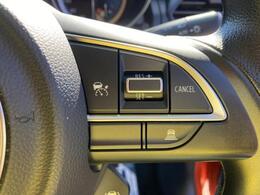 ACC（アダプティブクルーズコントロール）は、ペダル操作なしで設定速度を保ちます。先行車がいる場合には、先行車の車速に合わせ追従します。